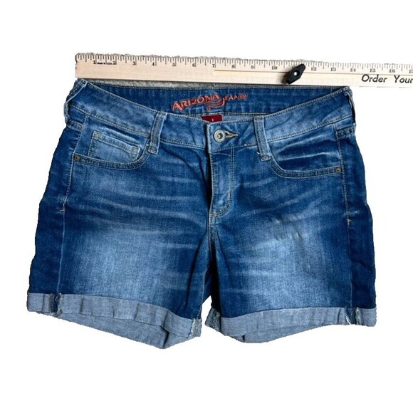 Arizona Jean Co Junior's Shorts Medium Wash Denim Low Rise Cuffed Size 5 - Picture 5 of 8